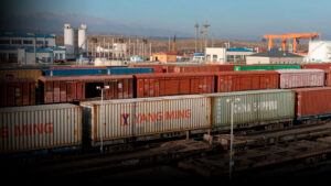 Более 1300 вагонов с казахстанским грузом простаивают на китайской границе