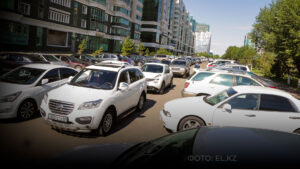 Жители столицы возмущены платными парковками возле их ЖК