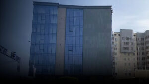 «Тыныштықтан айырылдық»: Шымкентте тұрғындар бизнес орталық жұмысына шағымдануда
