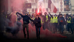 Массовые протесты против пенсионный реформы во Франции