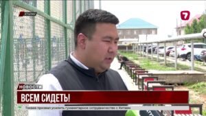 В Атырау во дворе установили 54 скамейки