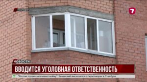 В Павлодаре мать может получить 5 лет за гибель сына, выпавшего из окна