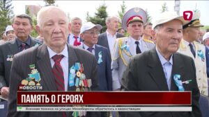 Цветы к монументу «Отан Ана»