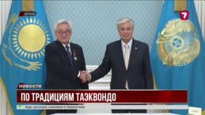 Президент разбил тренировочную доску на встрече с главой Всемирной федерации таеквондо