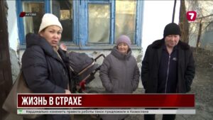 Жители аварийного дома в Актобе боятся обрушения и ждут обещанную компенсацию