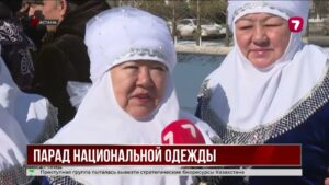 Более 70 участников прошли маршем в национальных костюмах