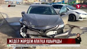 Ақтөбеде жүкті әйелді перзентханаға апара жатқан жедел жәрдем көлігі апатқа ұшырады