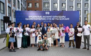 В Астане от имени Главы государства были вручены ключи от квартир работникам СМИ